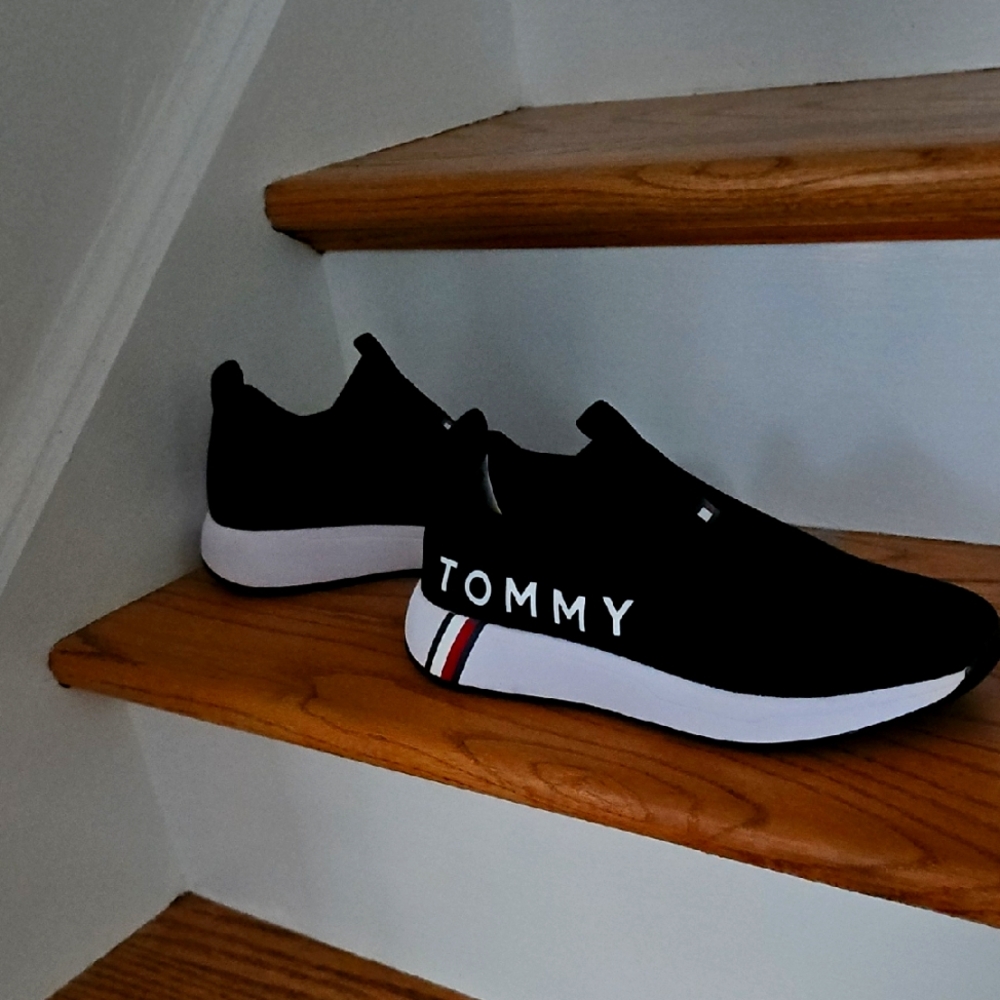 Tommy Hilfiger Women Black and White Sneakers Sz 8 New